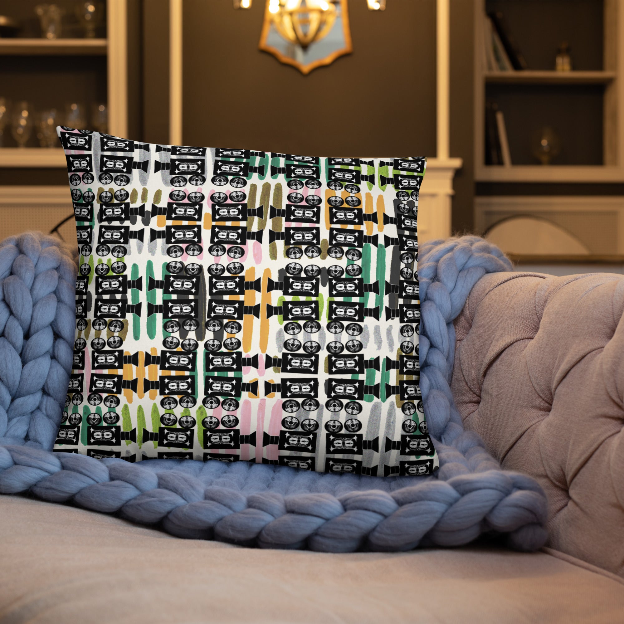 ベーシッククッション・きゃらあくたあロゴモダン【LG003-BC021】