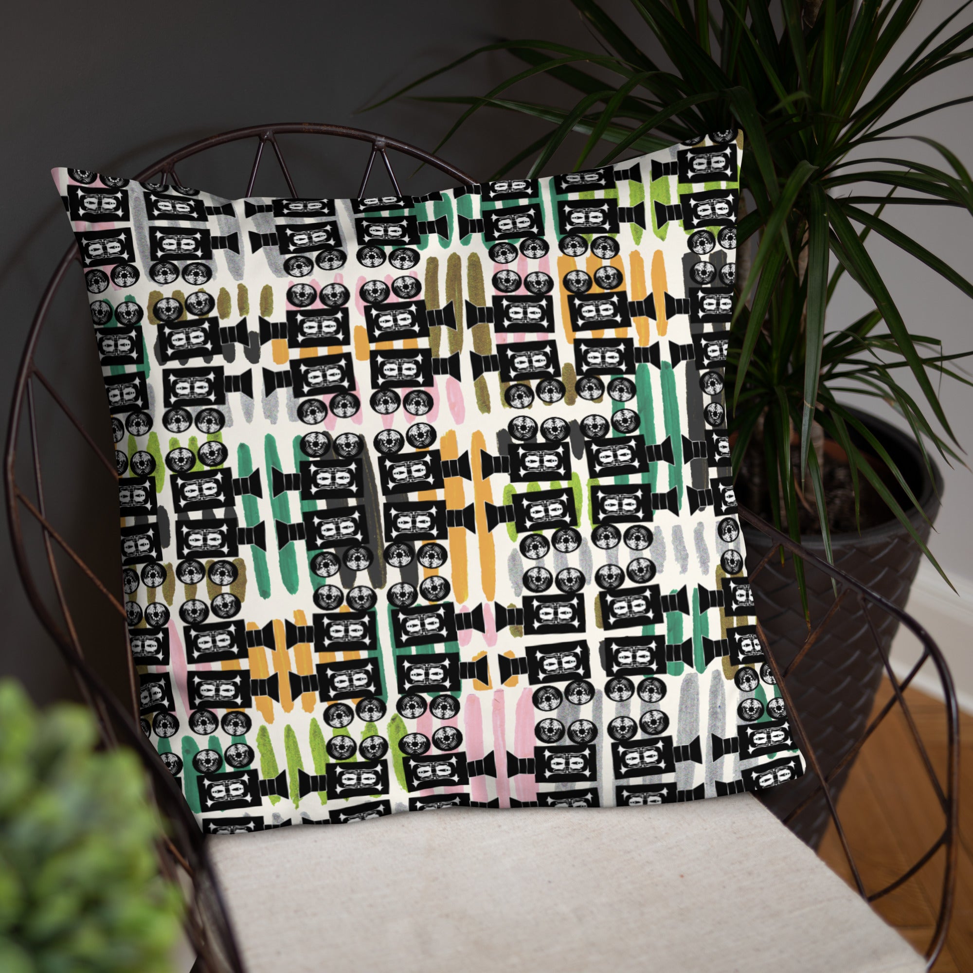 ベーシッククッション・きゃらあくたあロゴモダン【LG003-BC021】