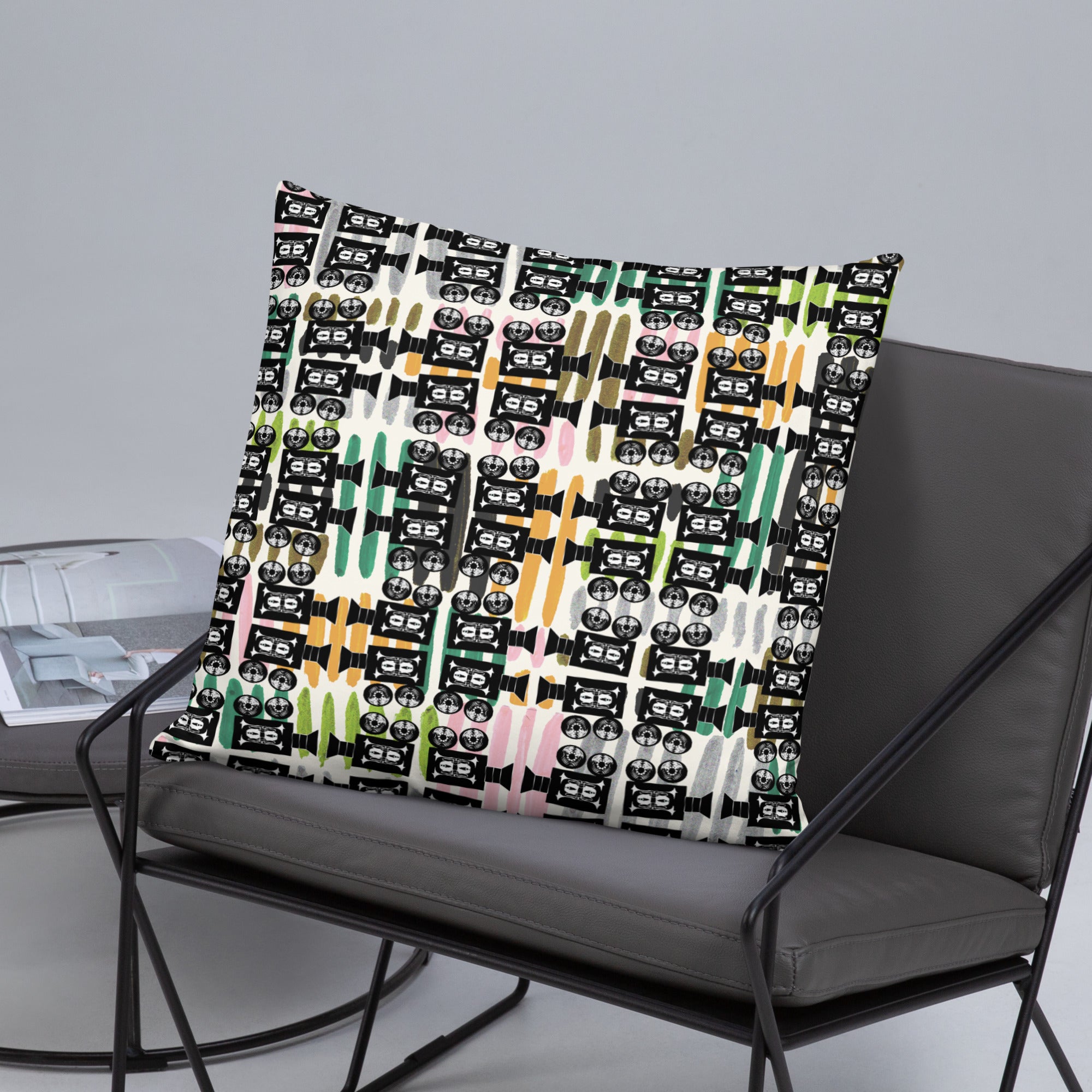 ベーシッククッション・きゃらあくたあロゴモダン【LG003-BC021】