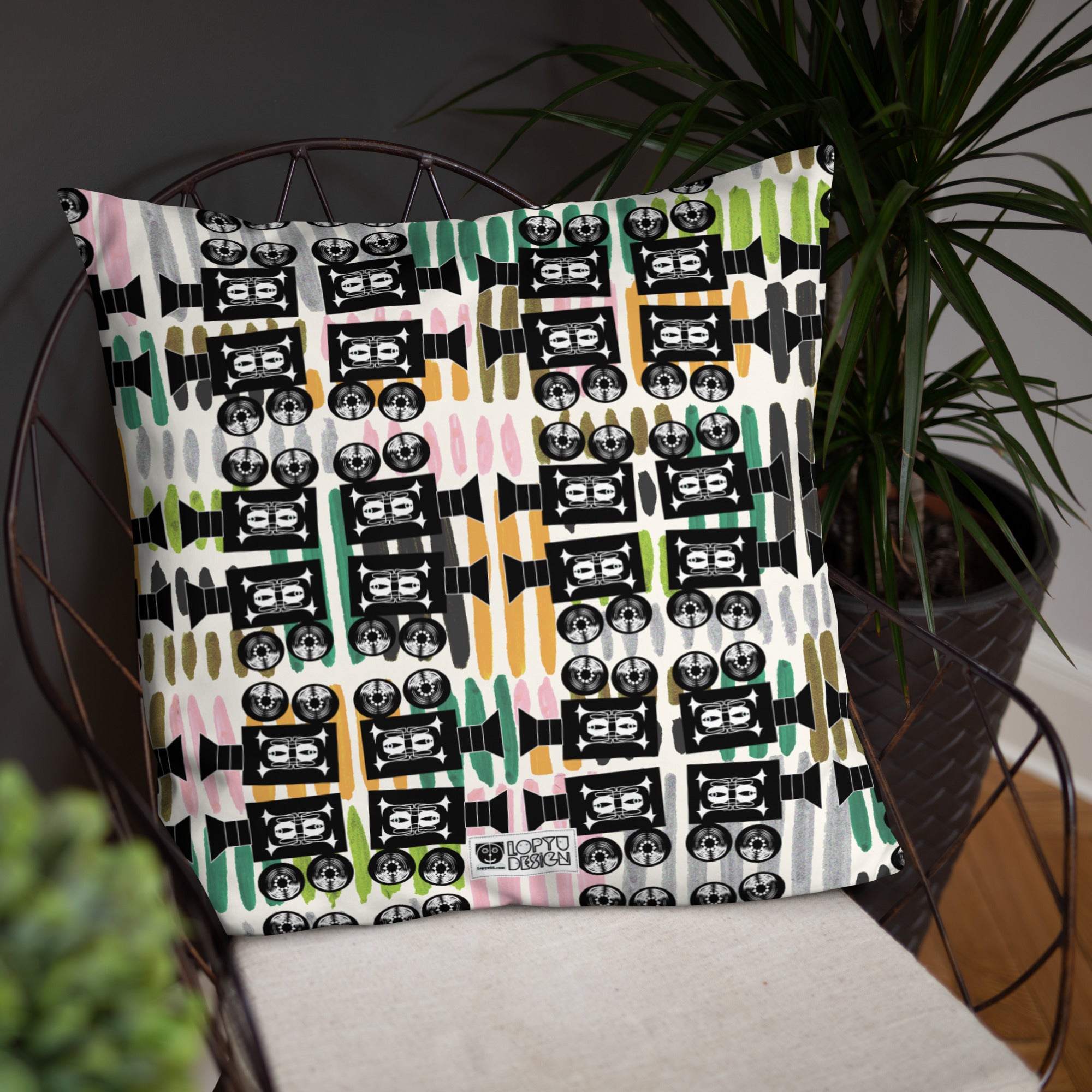 ベーシッククッション・きゃらあくたあロゴモダン【LG003-BC021】